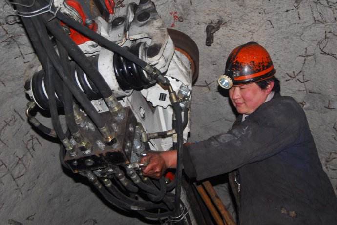 如何加強(qiáng)煤礦機(jī)電設(shè)備的保養(yǎng)和維護(hù)？